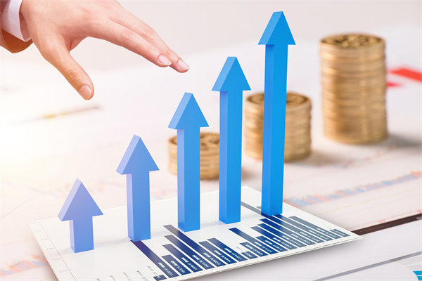 企業(yè)的戰(zhàn)略是精心設(shè)計(jì)的，還是臨機(jī)應(yīng)變的？