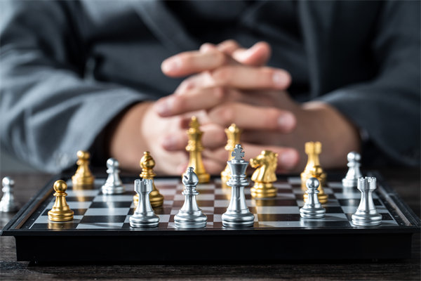 靈活調(diào)整企業(yè)戰(zhàn)略，應(yīng)對市場變化實(shí)現(xiàn)穩(wěn)健發(fā)展