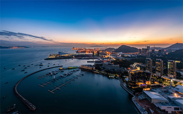 創(chuàng)新管理策略：深圳咨詢業(yè)如何助力企業(yè)跨越增長(zhǎng)瓶頸？