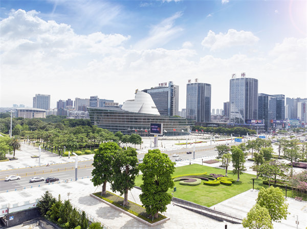 東莞企業(yè)成長路上，管理咨詢?nèi)绾纬蔀榧铀倨鳎? title=