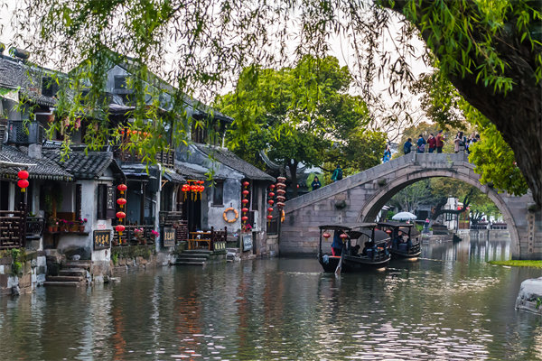 管理咨詢(xún)?nèi)绾沃μK州企業(yè)制定并執(zhí)行戰(zhàn)略規(guī)劃？
