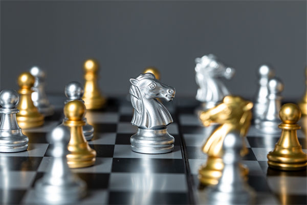 如何有效制定并執(zhí)行長期戰(zhàn)略計(jì)劃以適應(yīng)市場(chǎng)變化？