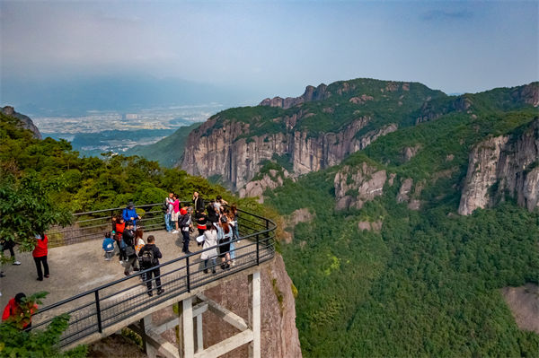 臺州戰(zhàn)略咨詢公司如何為企業(yè)定制長遠(yuǎn)發(fā)展戰(zhàn)略？