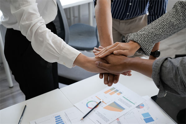 跨文化管理對企業(yè)全球化戰(zhàn)略實施的影響及應對策略？