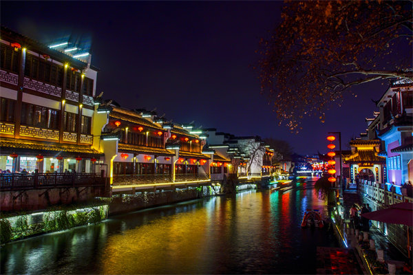 企業(yè)發(fā)展陷入瓶頸，南京戰(zhàn)略咨詢公司如何定制破局突圍方案？
