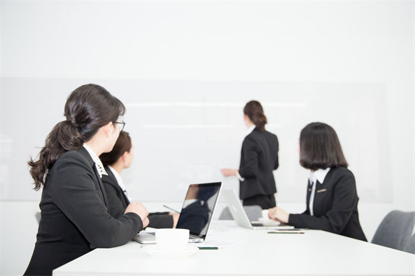 員工培訓(xùn)無效、成長慢，人力資源管理怎樣定制高效方案？